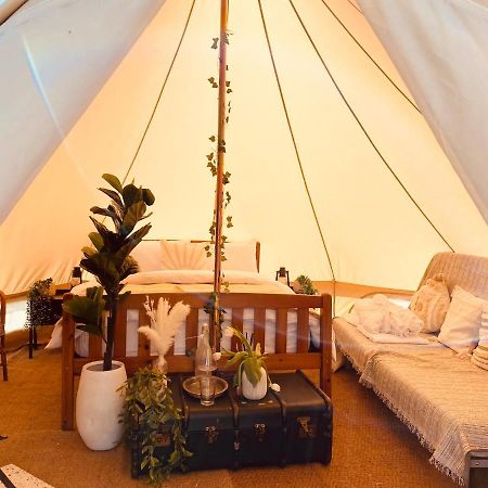 Fen Meadows Glamping - Luxury Cabins And Bell Tents Cambridge  Exteriör bild
