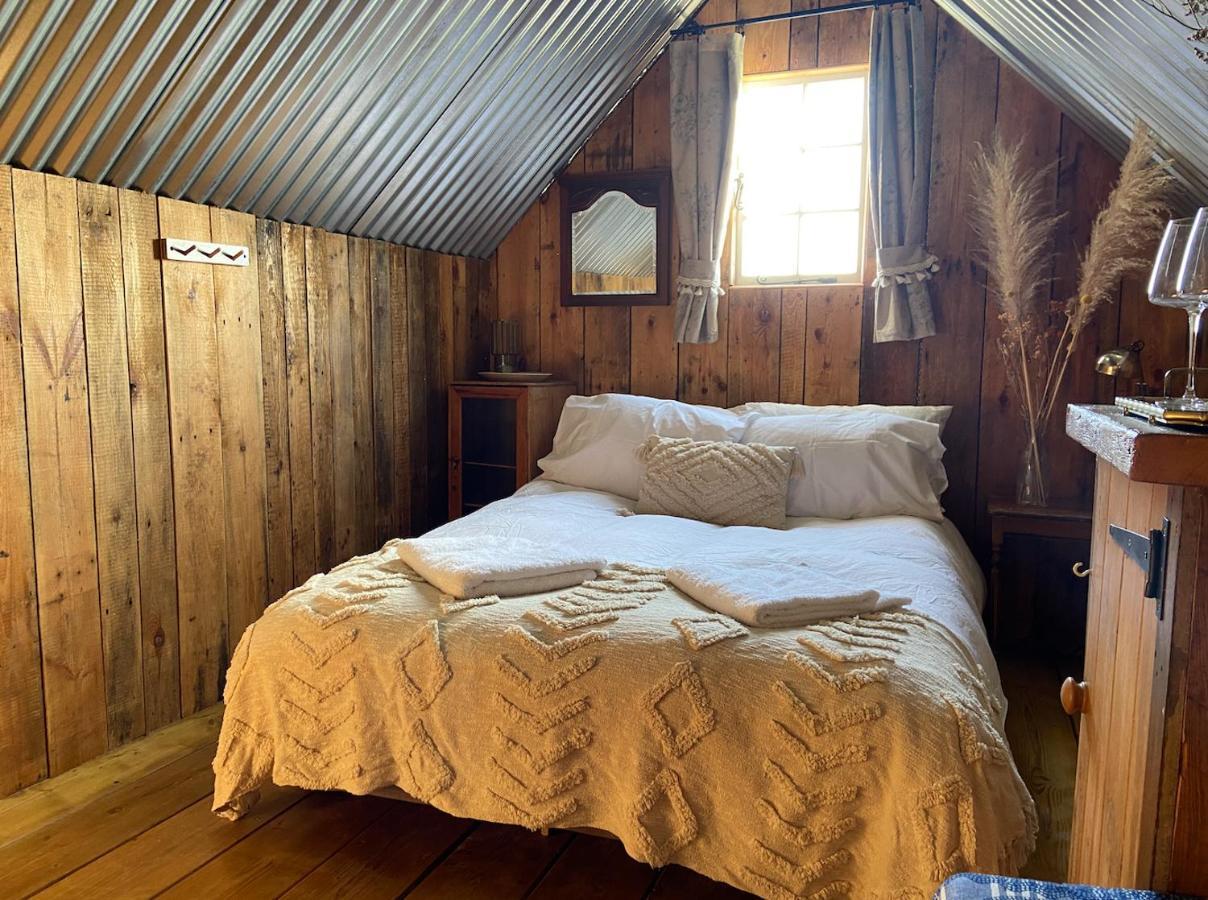 Fen Meadows Glamping - Luxury Cabins And Bell Tents Cambridge  Exteriör bild