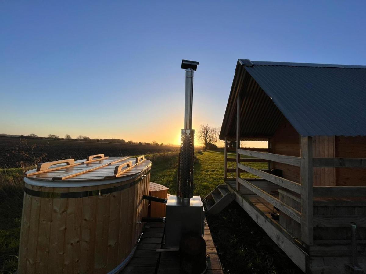 Fen Meadows Glamping - Luxury Cabins And Bell Tents Cambridge  Exteriör bild