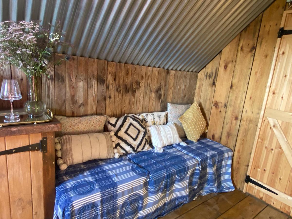 Fen Meadows Glamping - Luxury Cabins And Bell Tents Cambridge  Exteriör bild