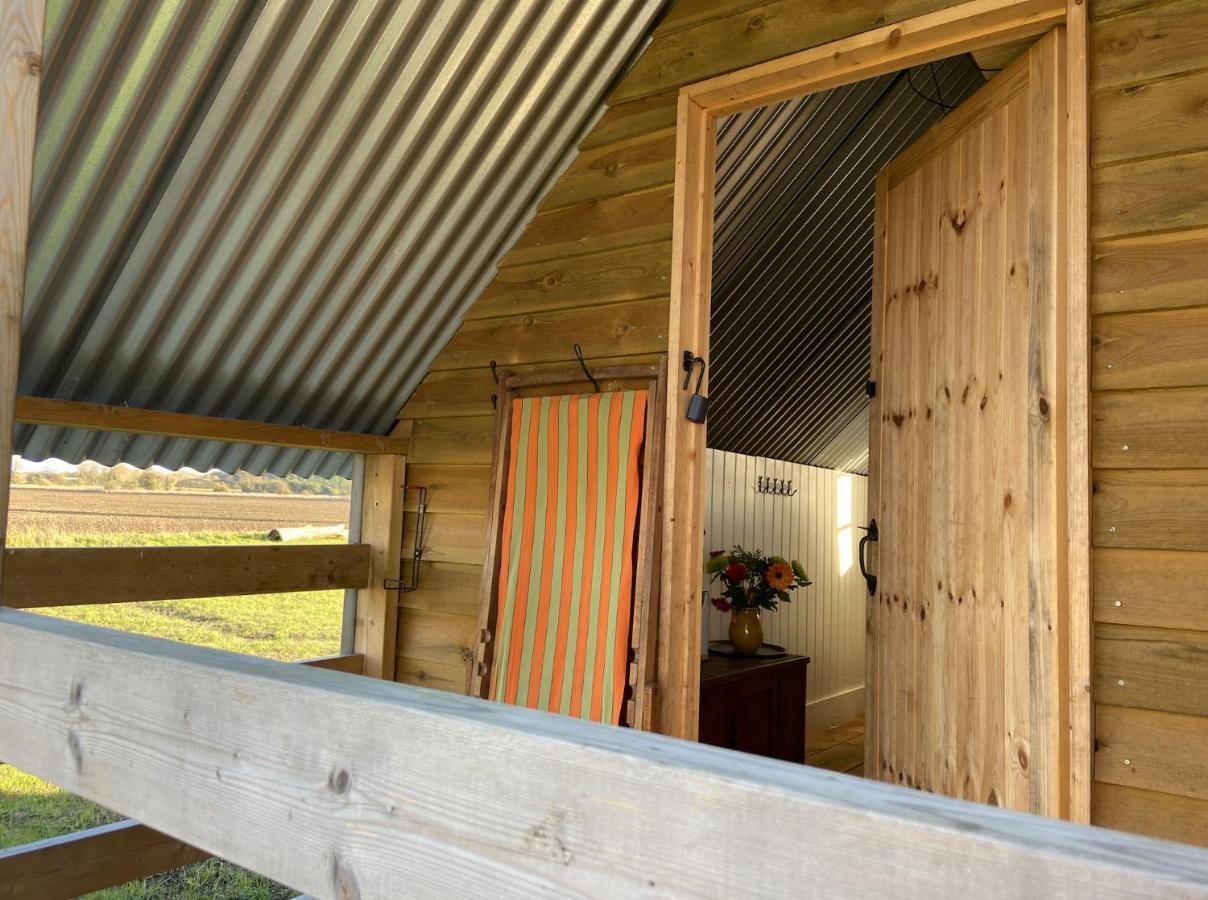 Fen Meadows Glamping - Luxury Cabins And Bell Tents Cambridge  Exteriör bild