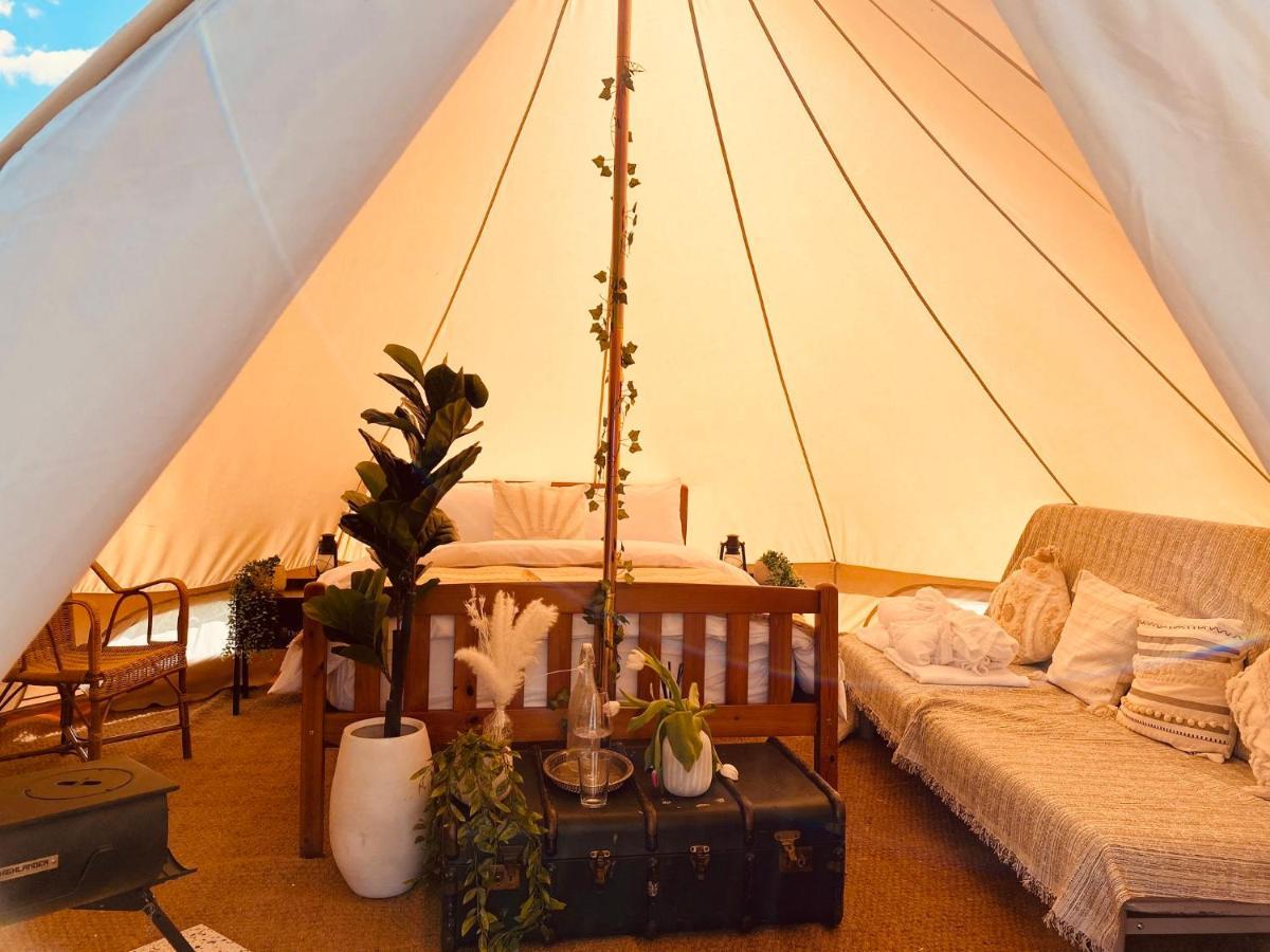 Fen Meadows Glamping - Luxury Cabins And Bell Tents Cambridge  Exteriör bild