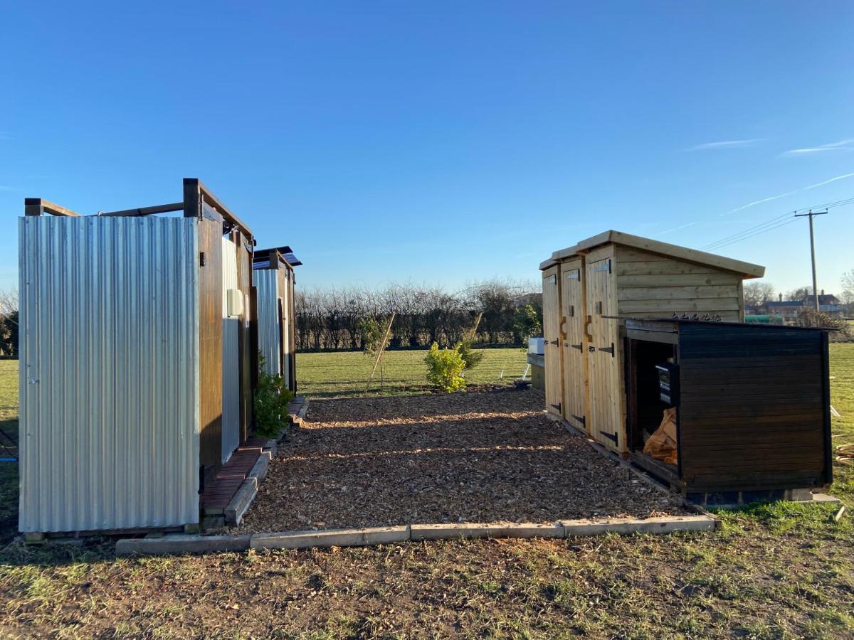 Fen Meadows Glamping - Luxury Cabins And Bell Tents Cambridge  Exteriör bild