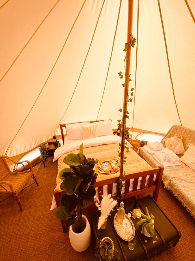 Fen Meadows Glamping - Luxury Cabins And Bell Tents Cambridge  Exteriör bild