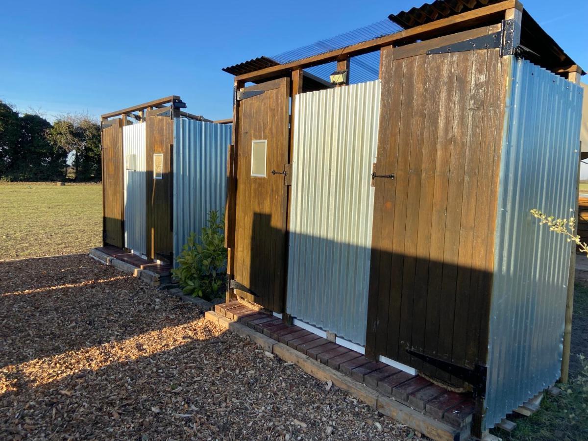 Fen Meadows Glamping - Luxury Cabins And Bell Tents Cambridge  Exteriör bild