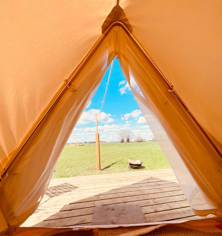 Fen Meadows Glamping - Luxury Cabins And Bell Tents Cambridge  Exteriör bild