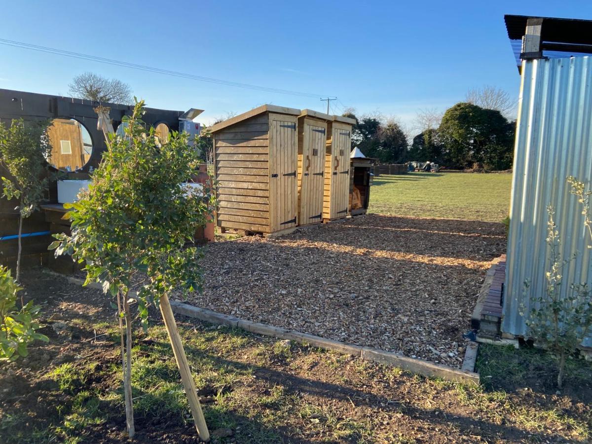 Fen Meadows Glamping - Luxury Cabins And Bell Tents Cambridge  Exteriör bild