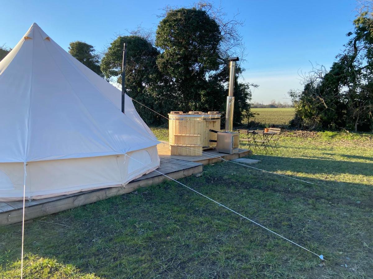 Fen Meadows Glamping - Luxury Cabins And Bell Tents Cambridge  Exteriör bild