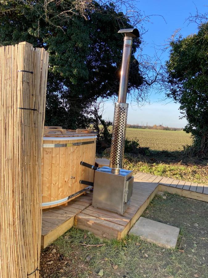 Fen Meadows Glamping - Luxury Cabins And Bell Tents Cambridge  Exteriör bild